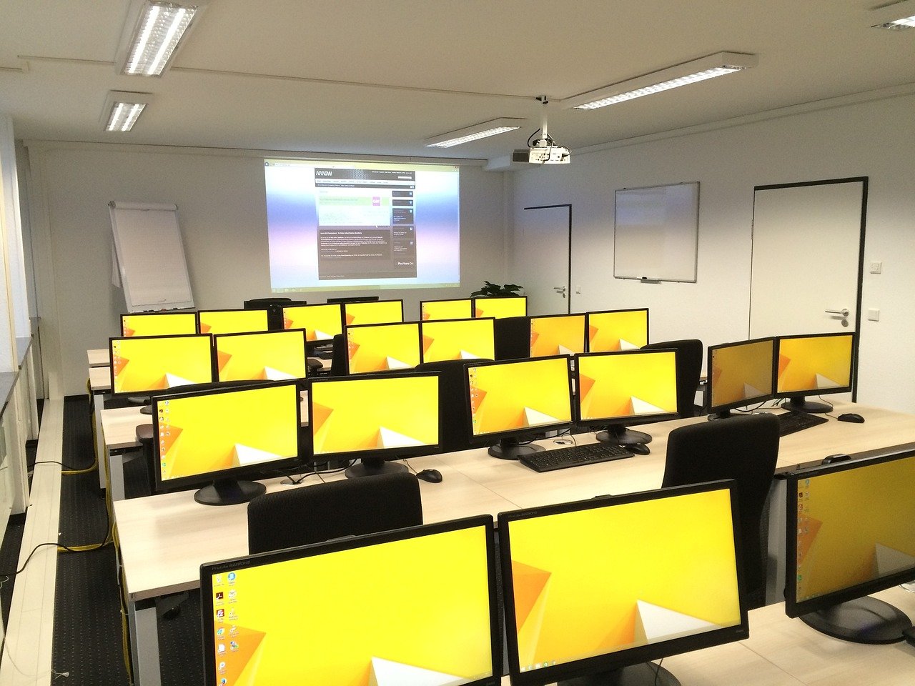 classroom, computers, education-1167524.jpg